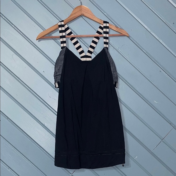 🥳 Lululemon Athletica Rest Less Black Tank Top with Striped Straps - Picture 2 of 10